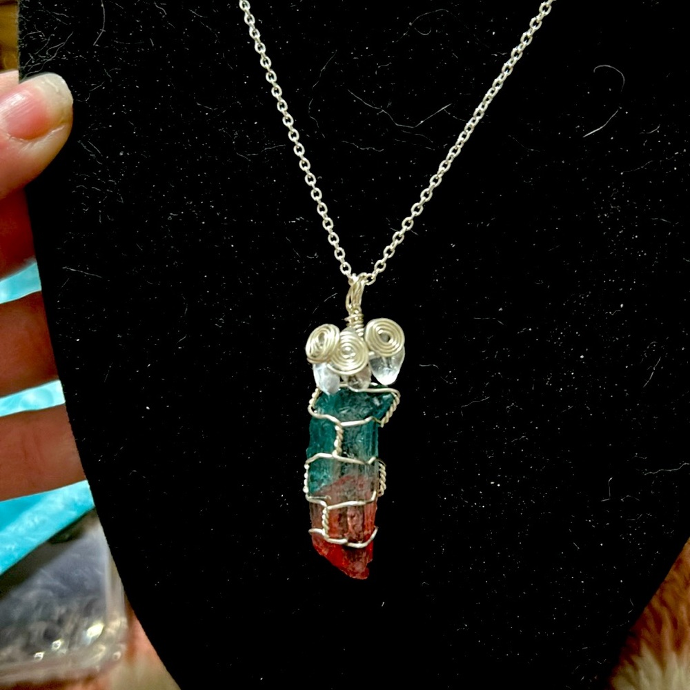 Hand wrapped dyed quartz with non dyed quarts